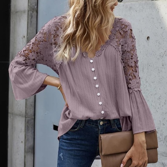 Beautiful woman blouse lace button front - Picture 3 of 7